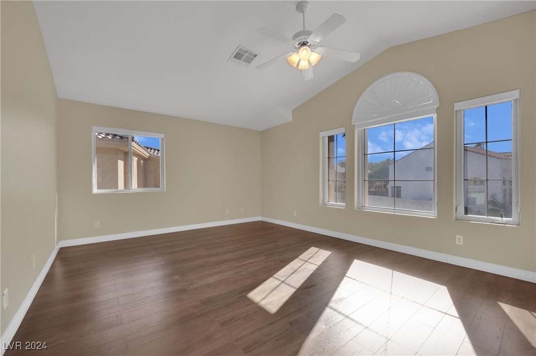 2812 Lakecrest Drive