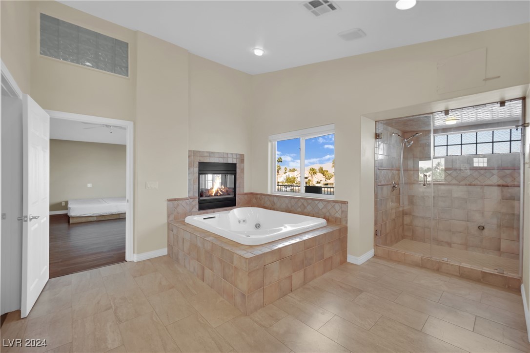 2812 Lakecrest Drive