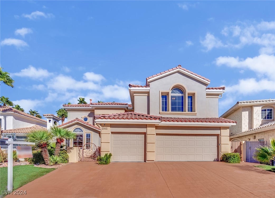 2812 Lakecrest Drive