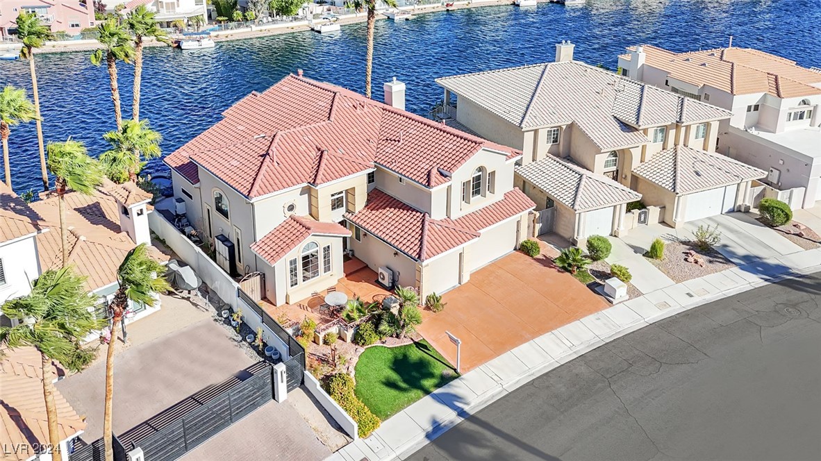 2812 Lakecrest Drive