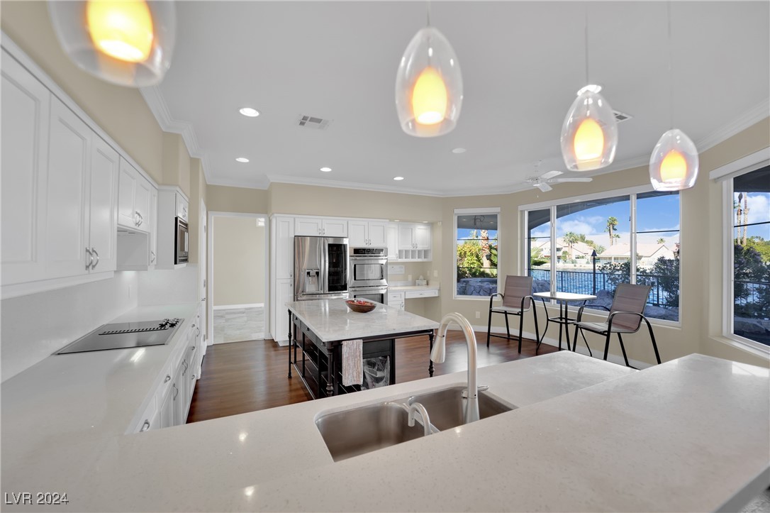 2812 Lakecrest Drive