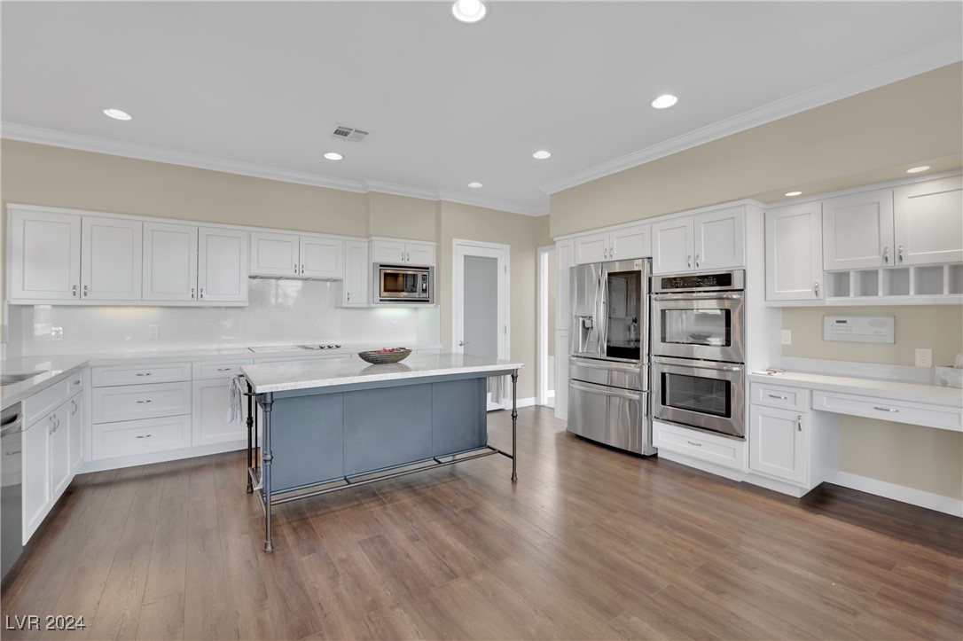 2812 Lakecrest Drive