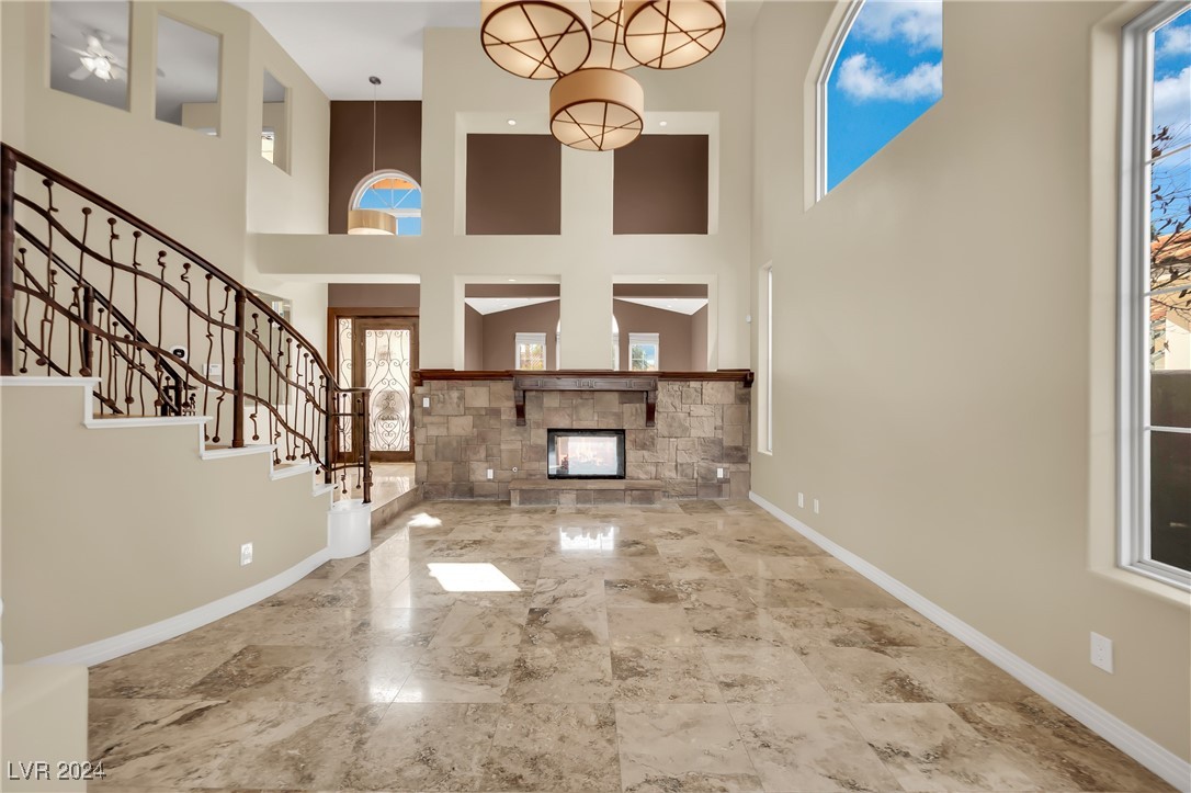 2812 Lakecrest Drive