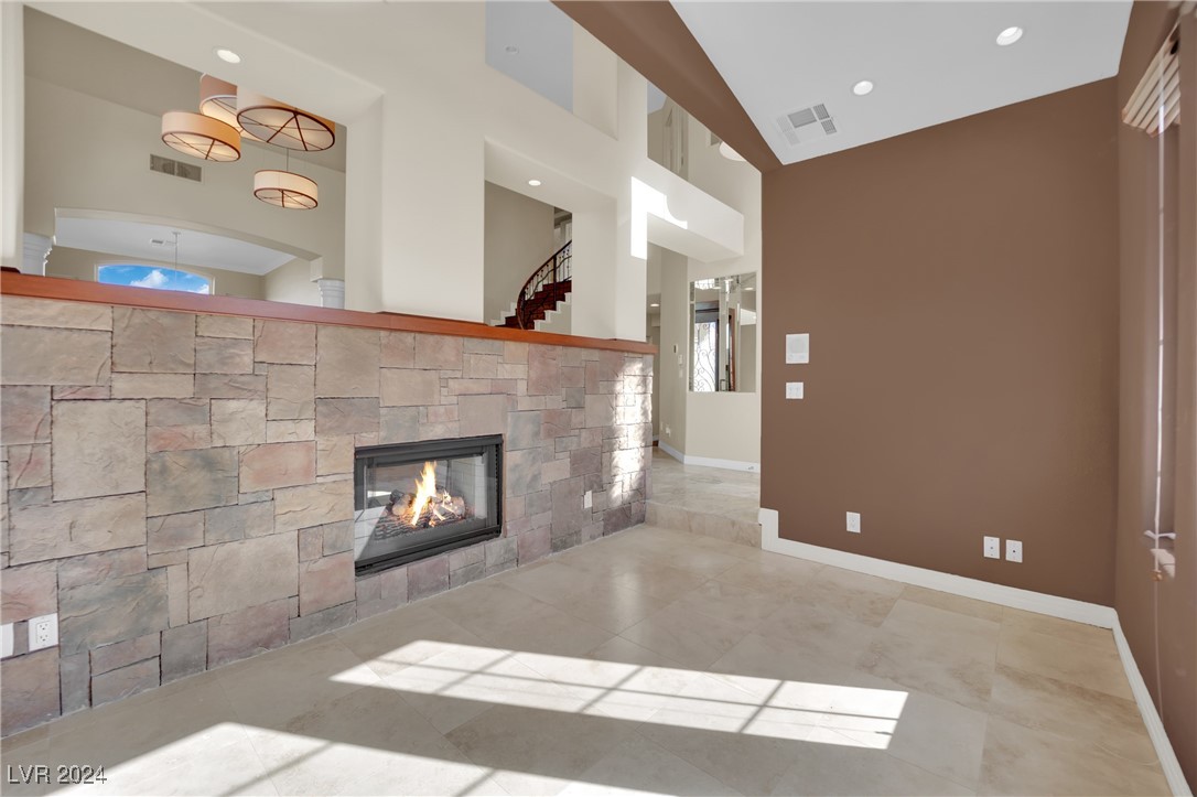 2812 Lakecrest Drive