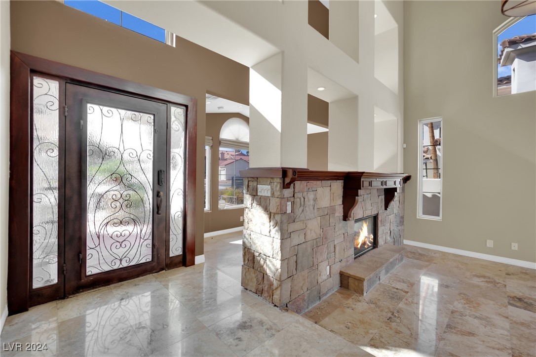 2812 Lakecrest Drive