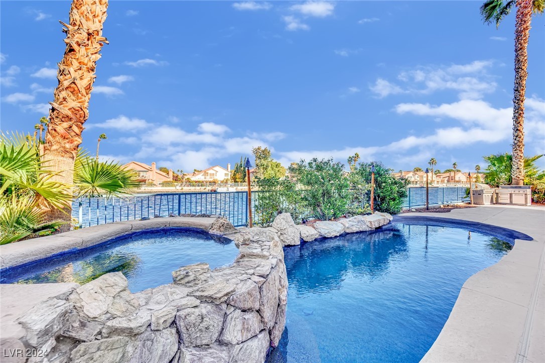 2812 Lakecrest Drive