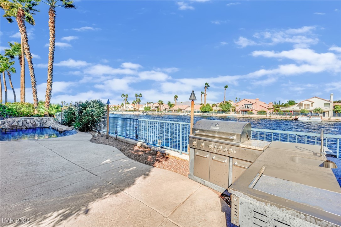 2812 Lakecrest Drive