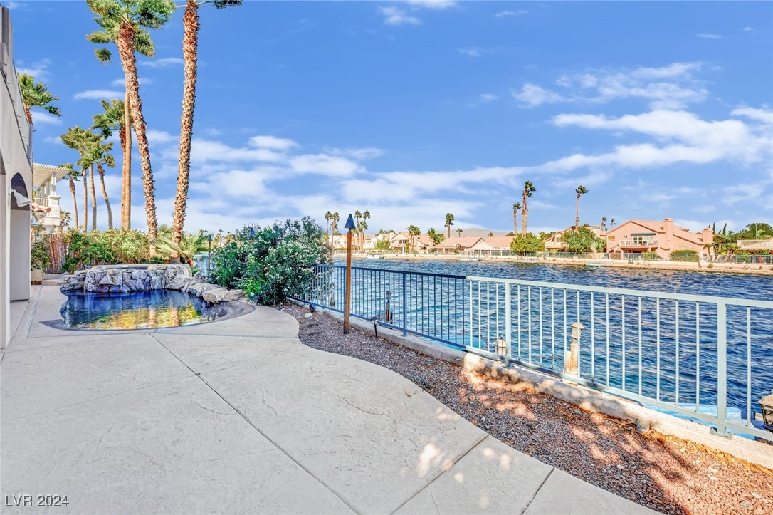 2812 Lakecrest Drive