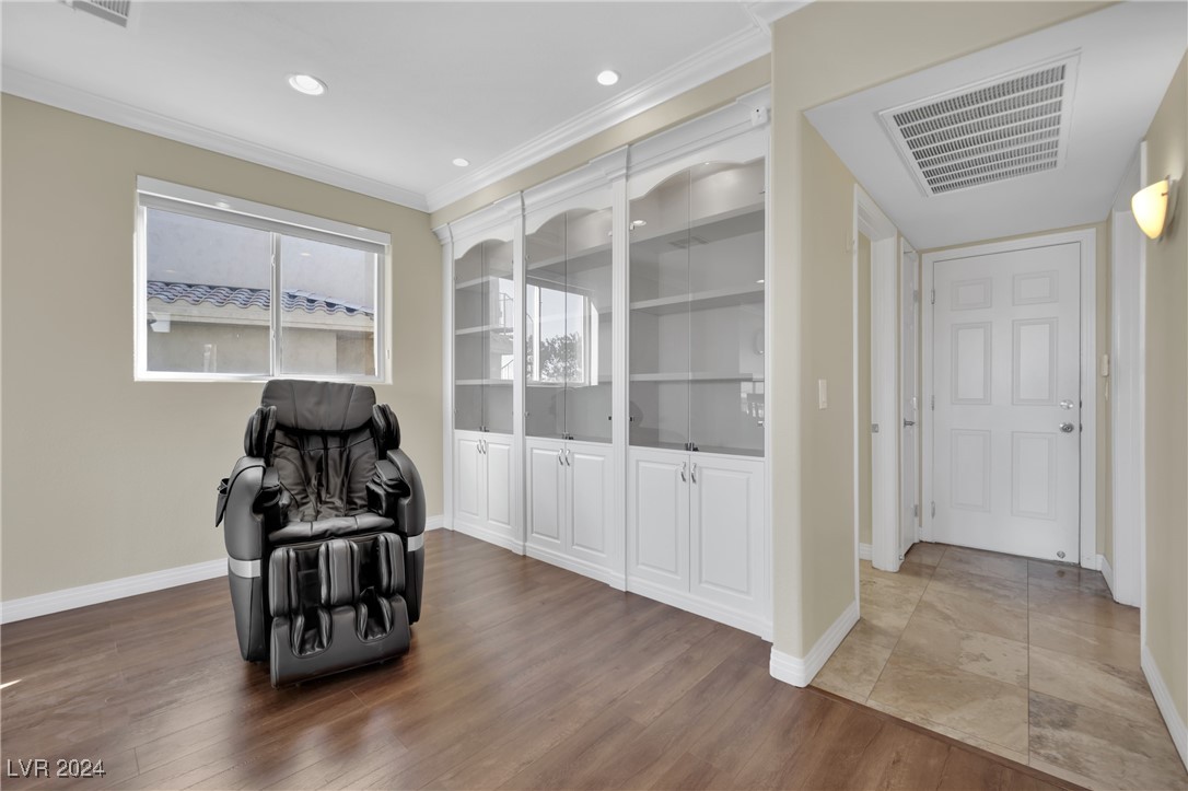 2812 Lakecrest Drive