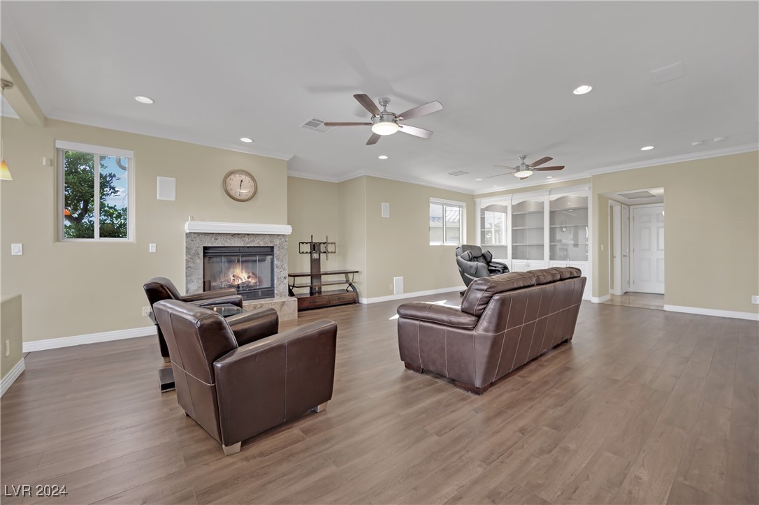 2812 Lakecrest Drive