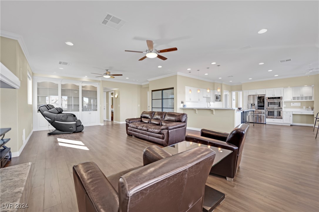 2812 Lakecrest Drive