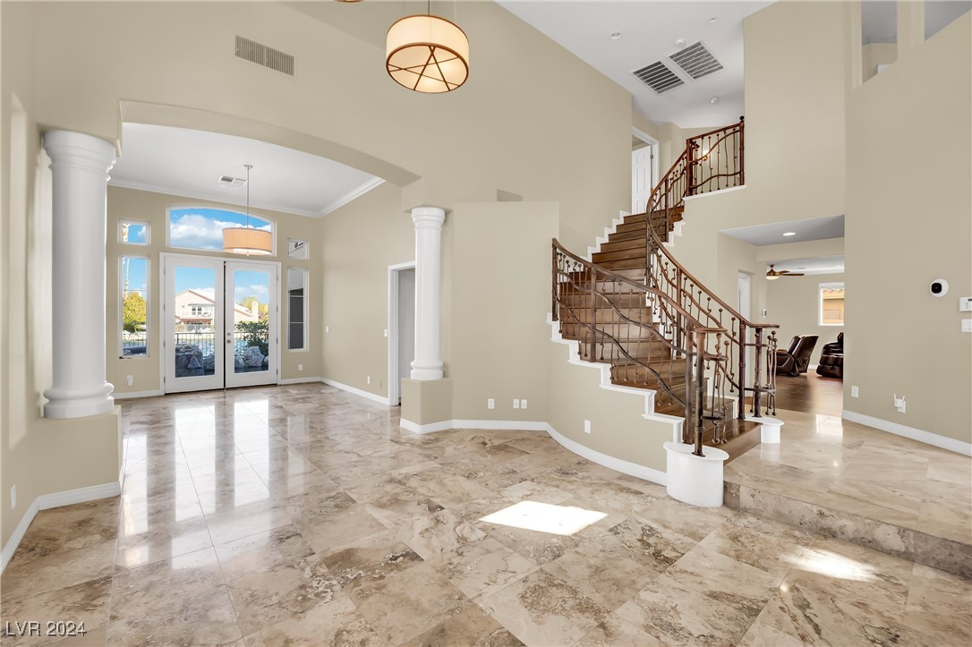 2812 Lakecrest Drive