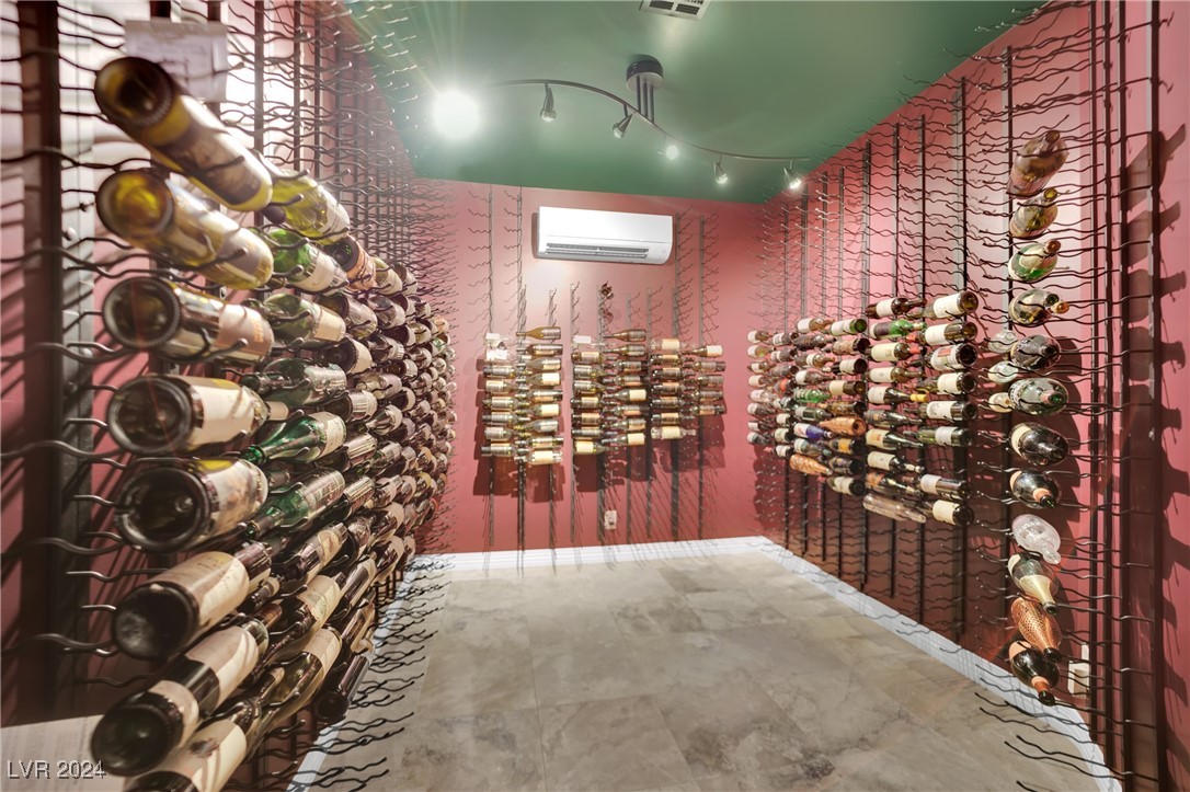 2812 Lakecrest Drive