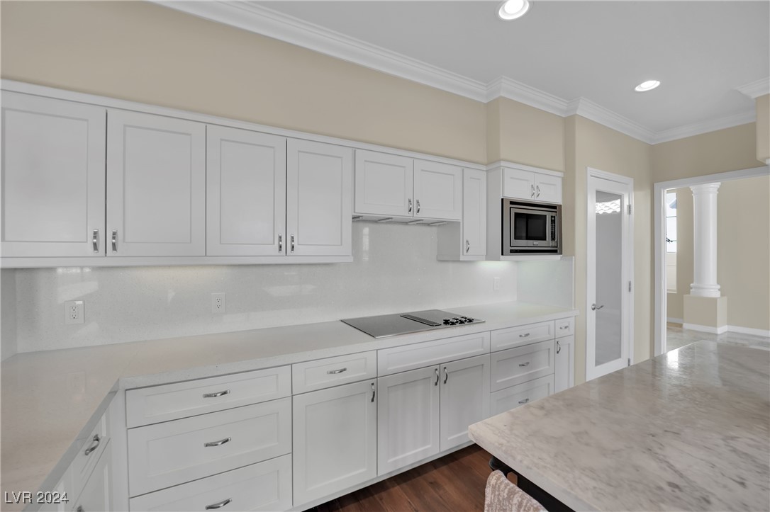 2812 Lakecrest Drive