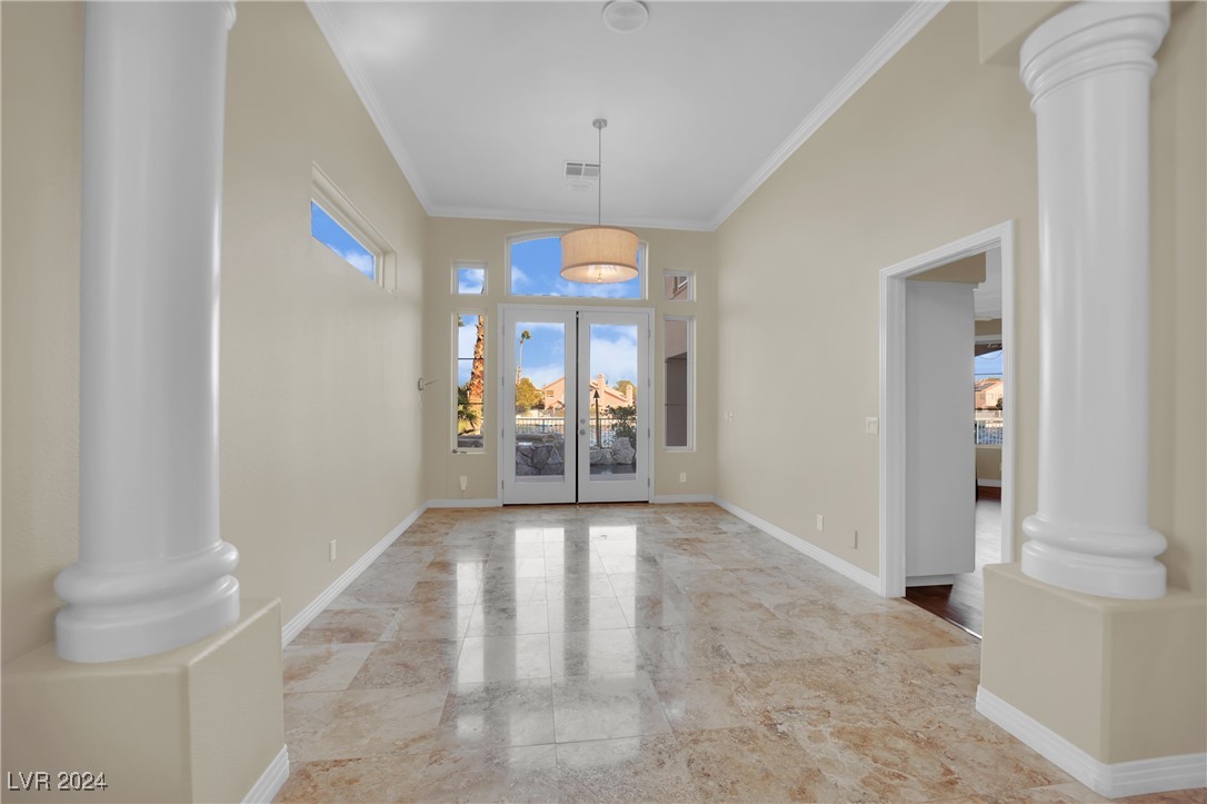 2812 Lakecrest Drive