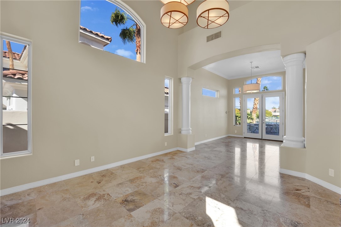 2812 Lakecrest Drive