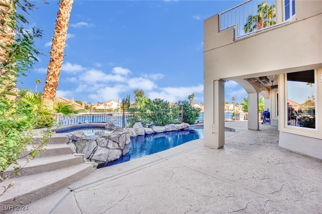 2812 Lakecrest Drive