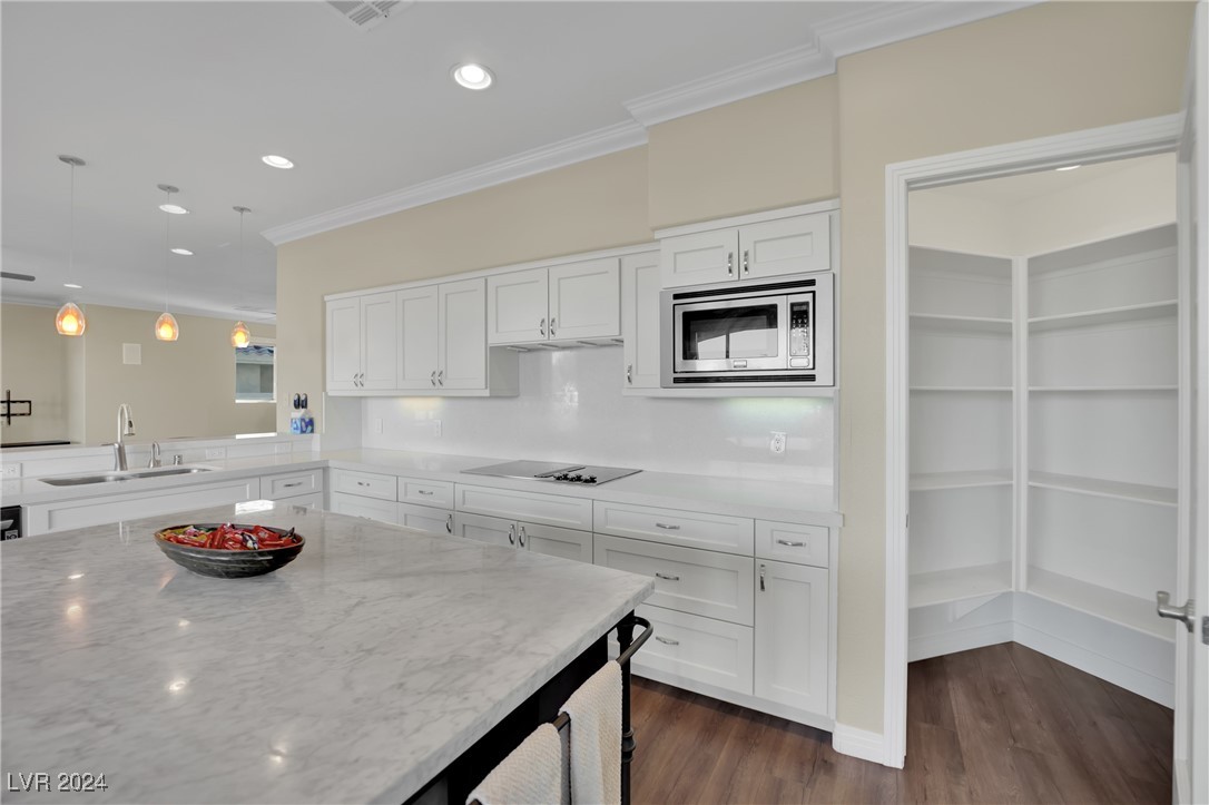 2812 Lakecrest Drive