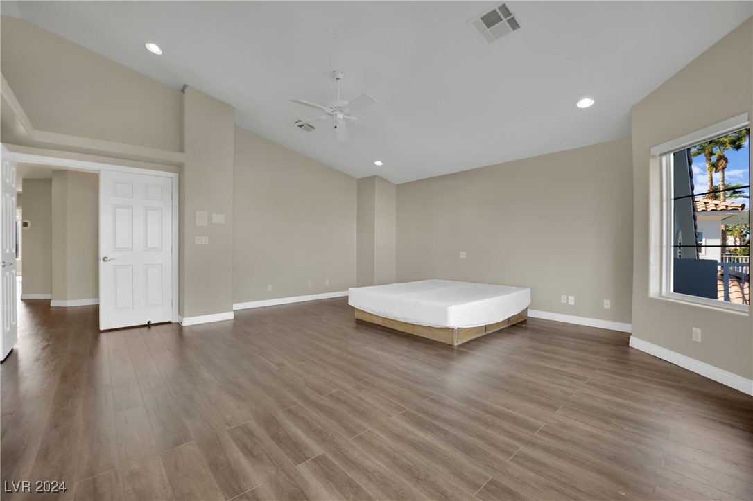 2812 Lakecrest Drive