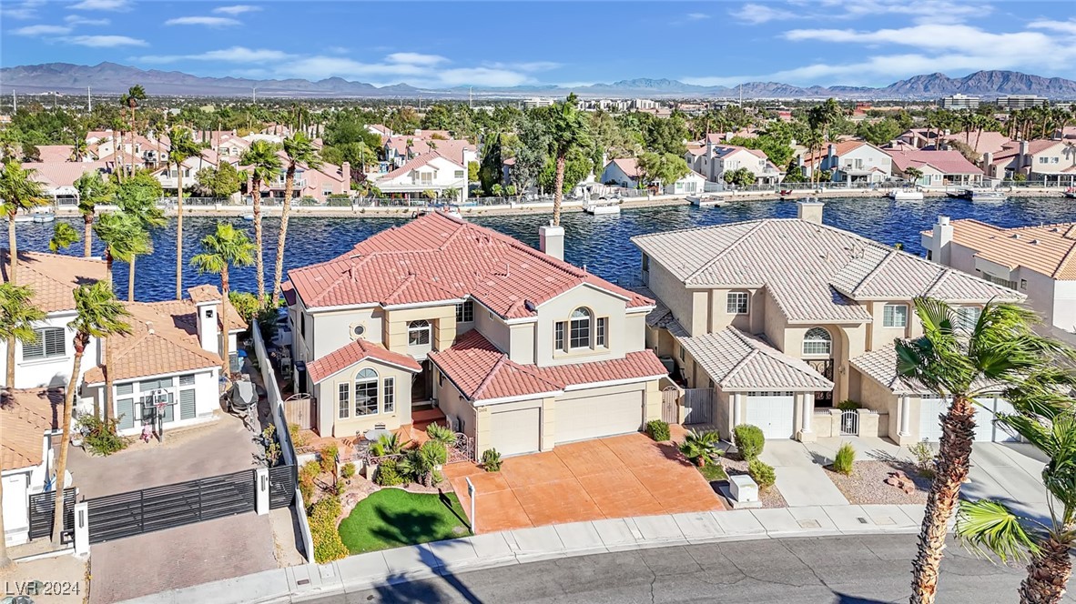 2812 Lakecrest Drive