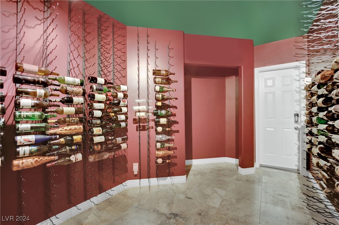 2812 Lakecrest Drive