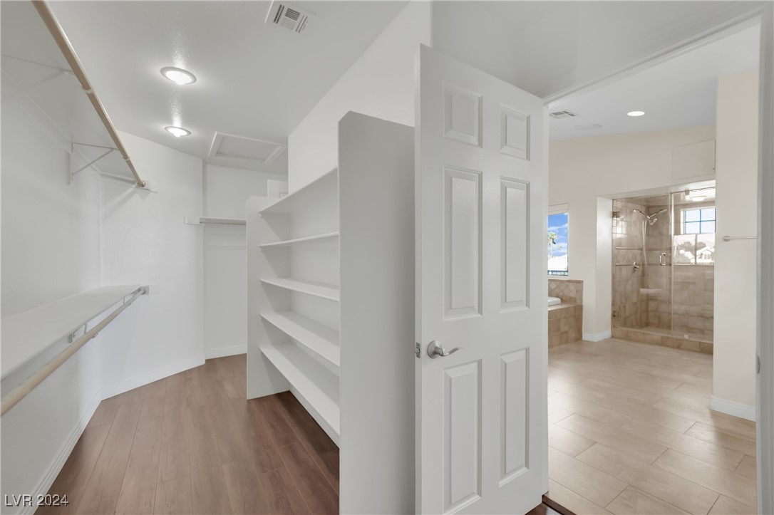 2812 Lakecrest Drive