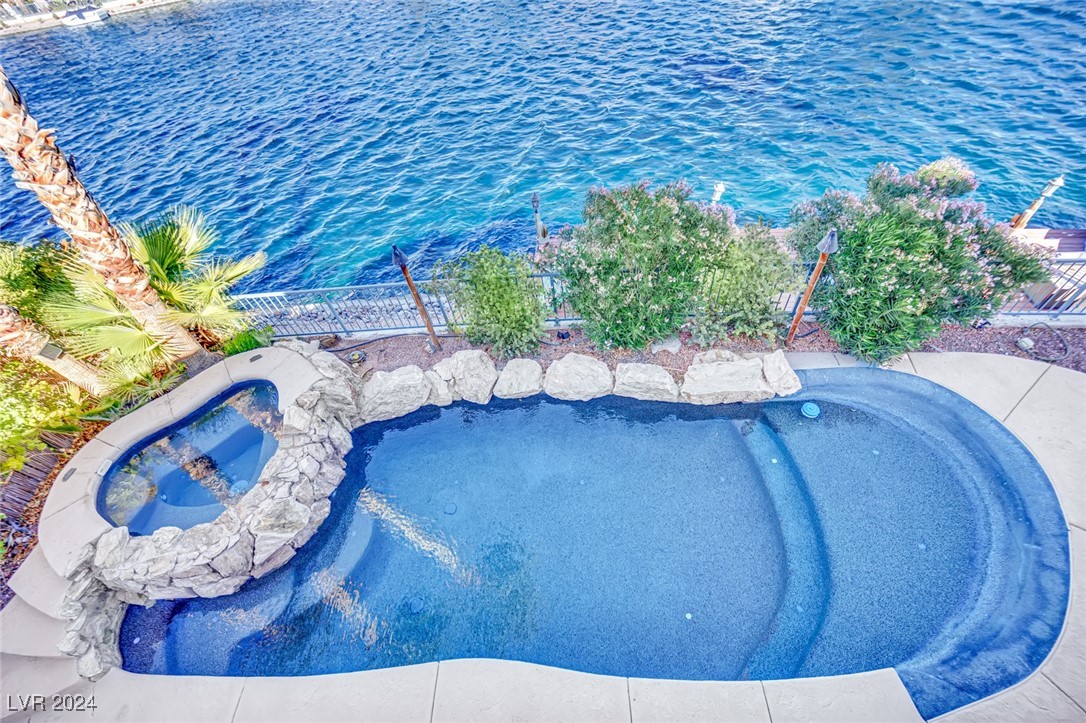 2812 Lakecrest Drive