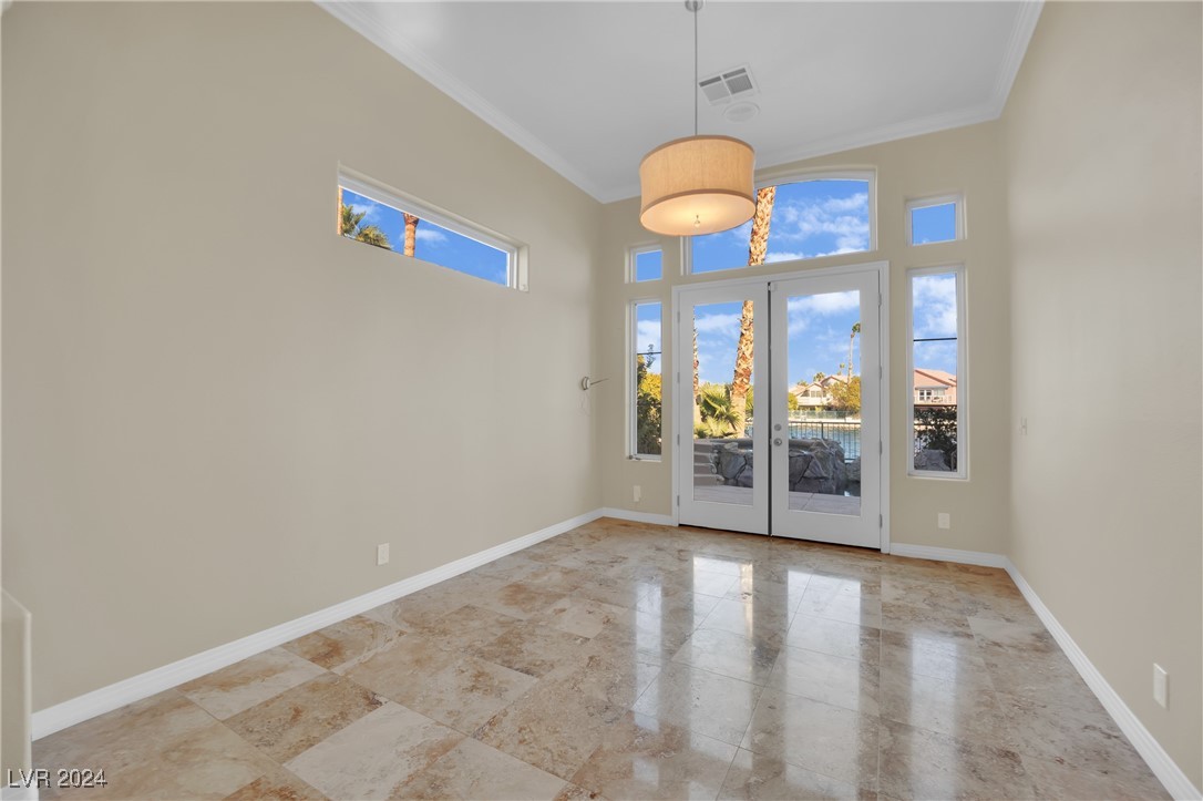 2812 Lakecrest Drive