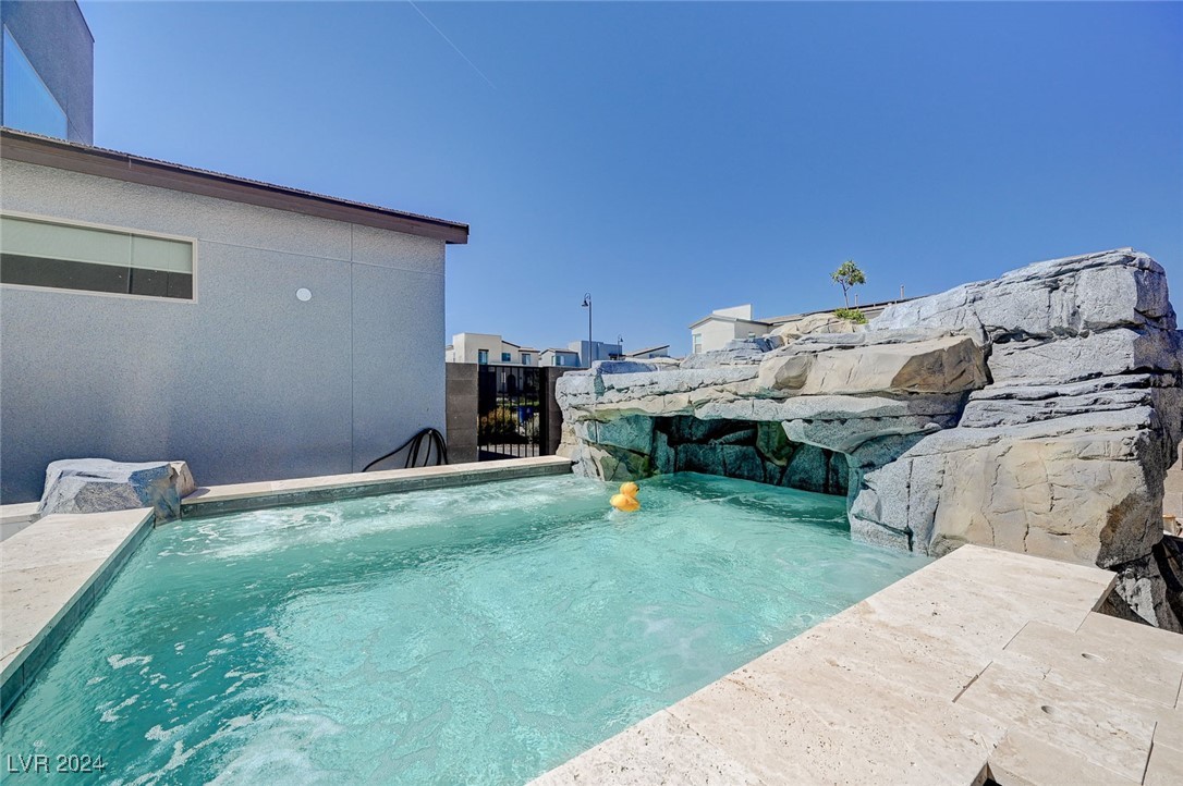2546 Veronella Street