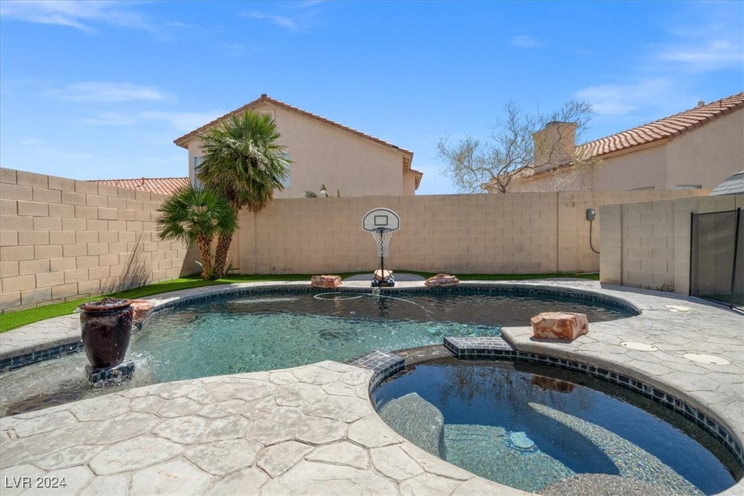 1837 Solana Del Norte Way