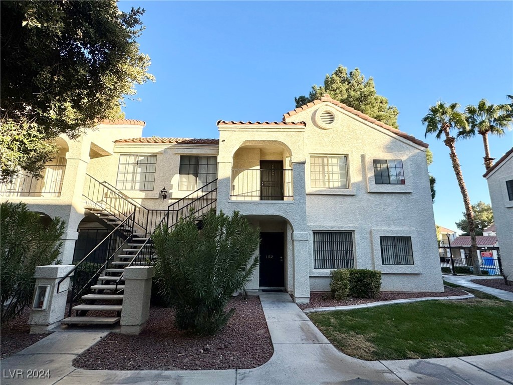 4718 Nara Vista Way 102