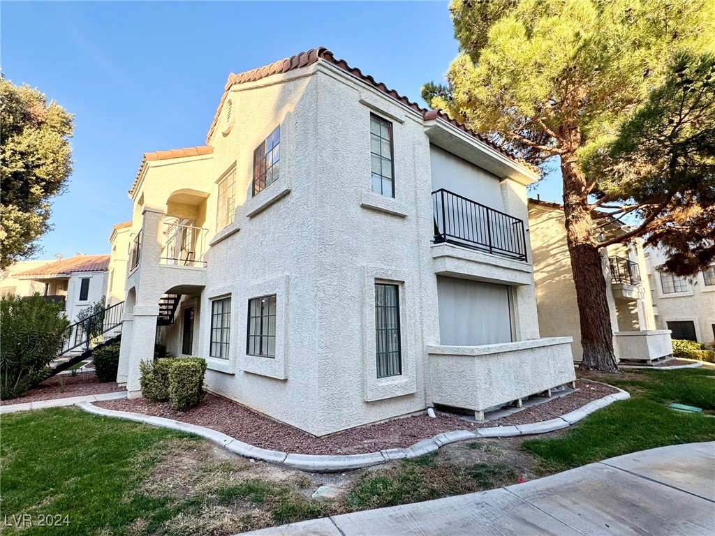 4718 Nara Vista Way 102