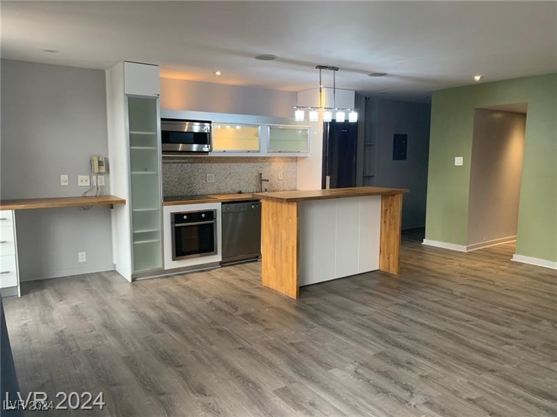 3111 Bel Air Drive 211