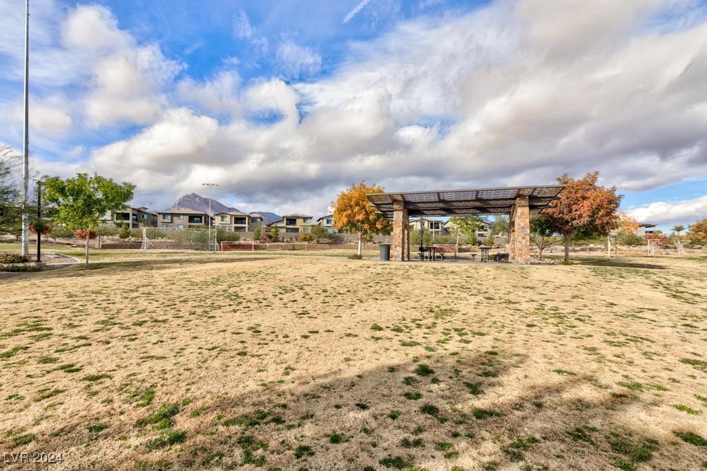 909 Riverlawn Place