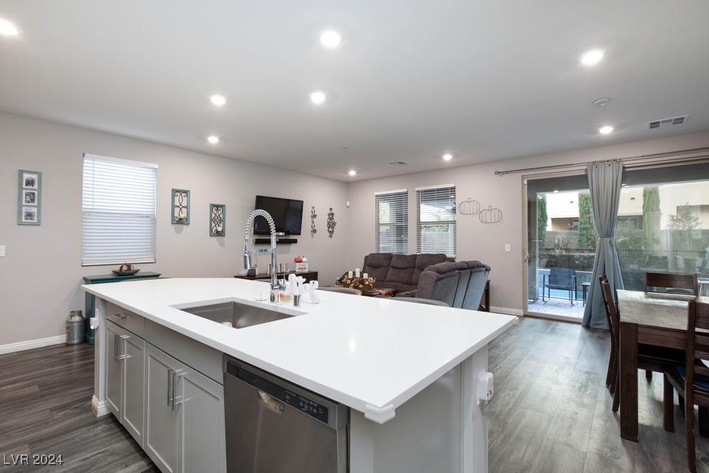 909 Riverlawn Place
