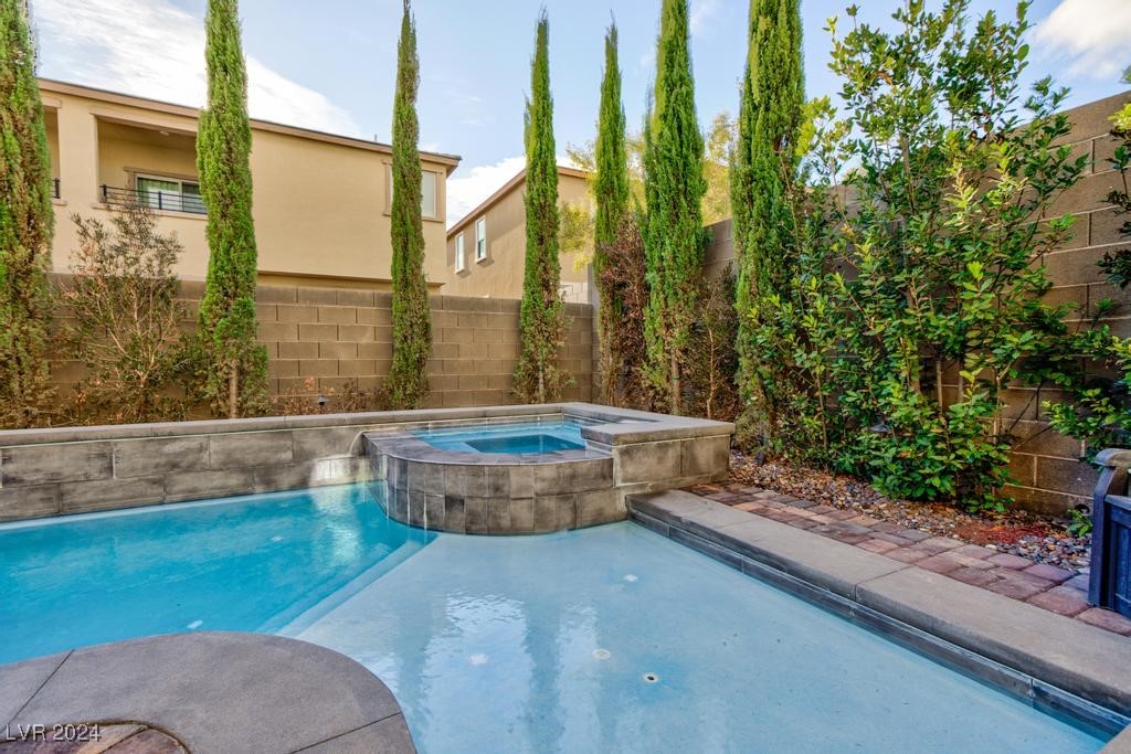 909 Riverlawn Place