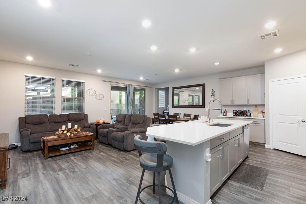 909 Riverlawn Place