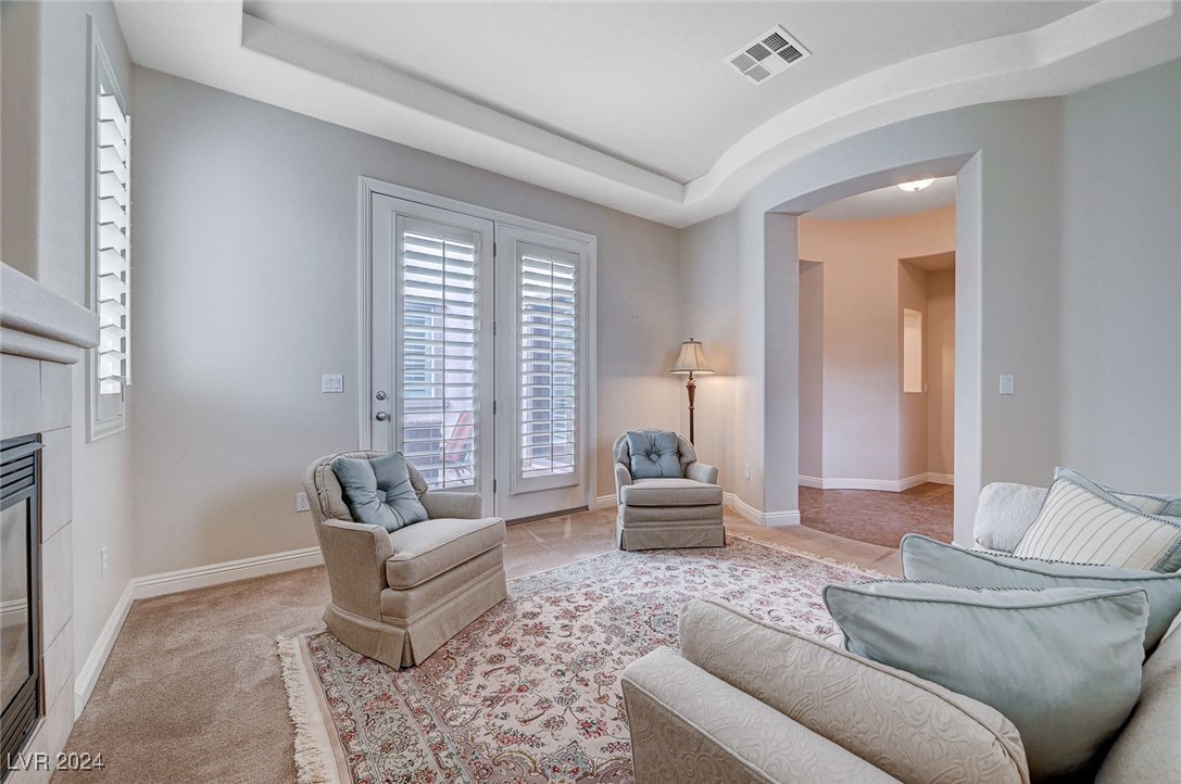 897 Las Palomas Drive