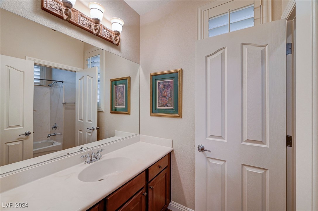 897 Las Palomas Drive