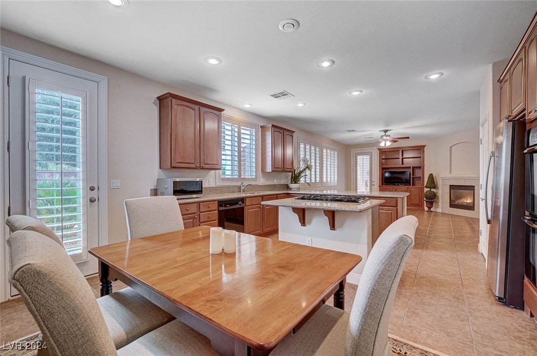 897 Las Palomas Drive