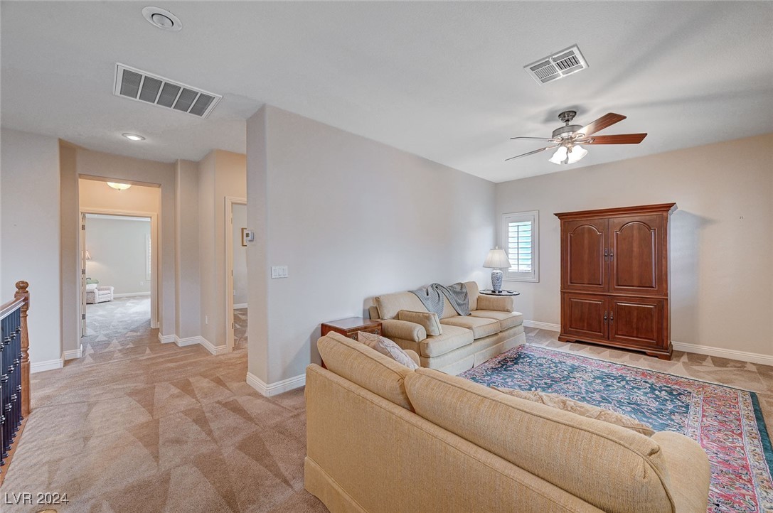 897 Las Palomas Drive