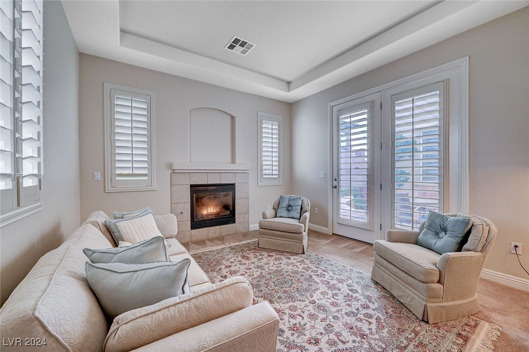 897 Las Palomas Drive