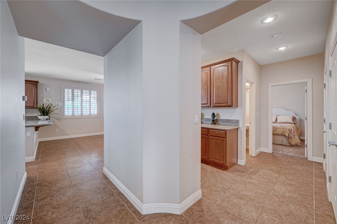 897 Las Palomas Drive