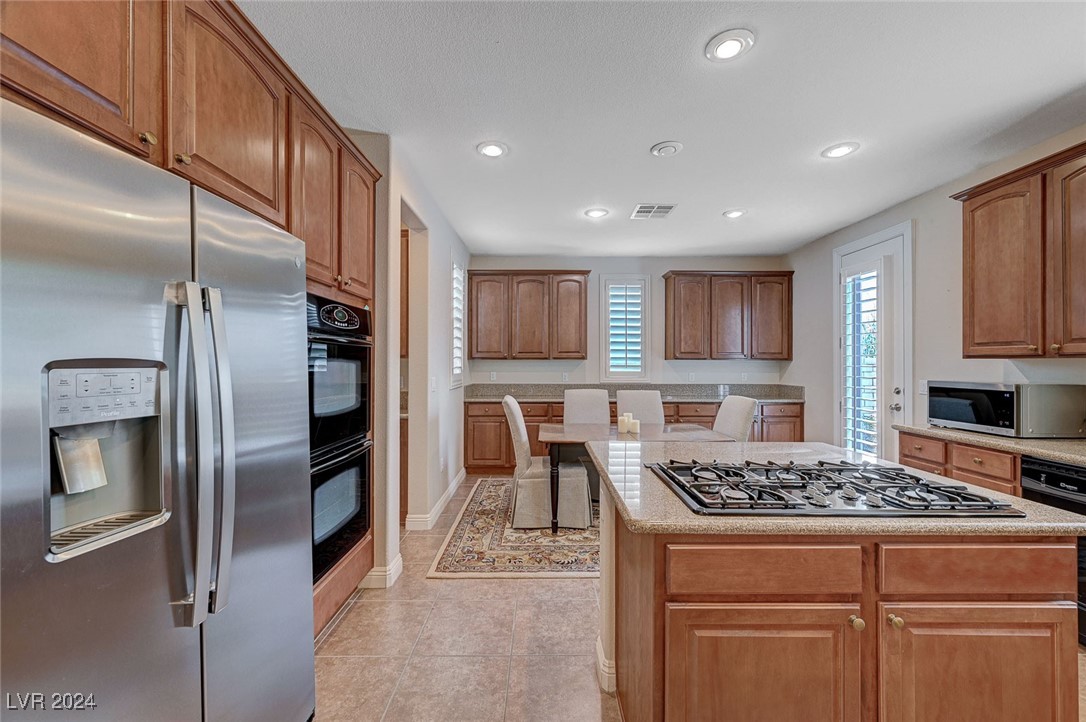 897 Las Palomas Drive