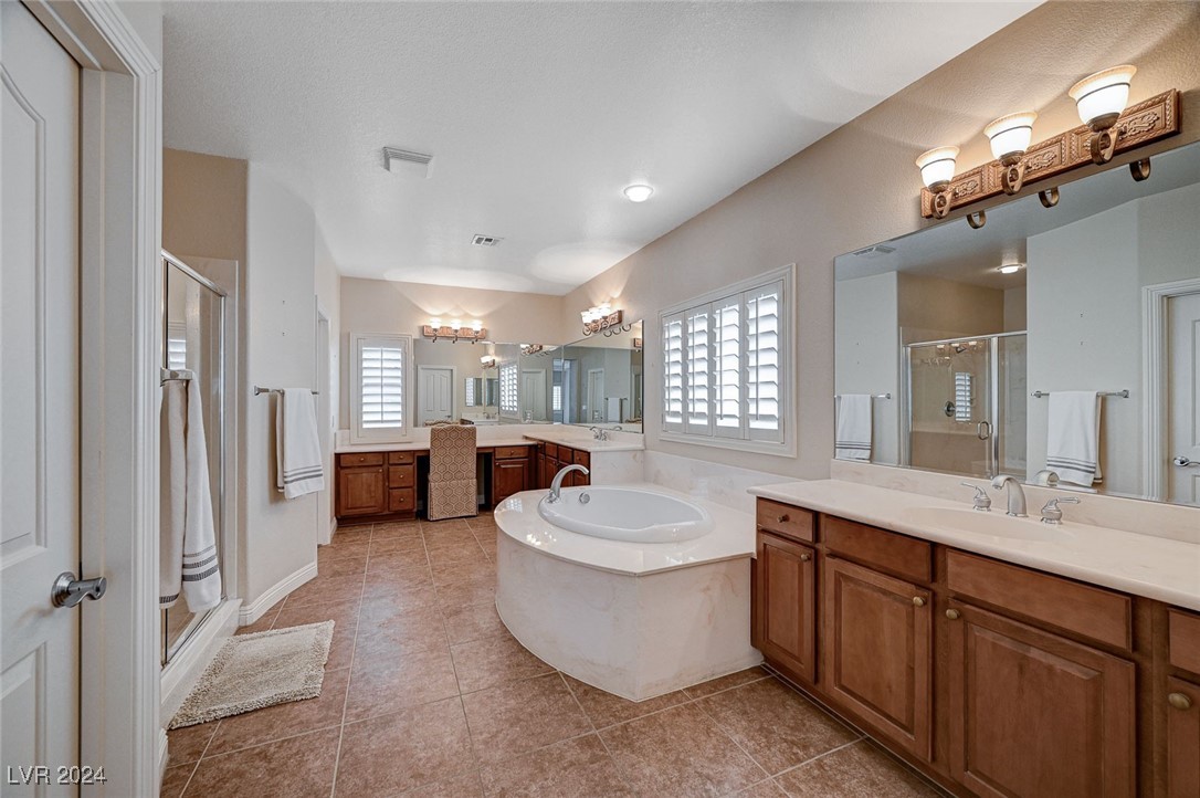 897 Las Palomas Drive