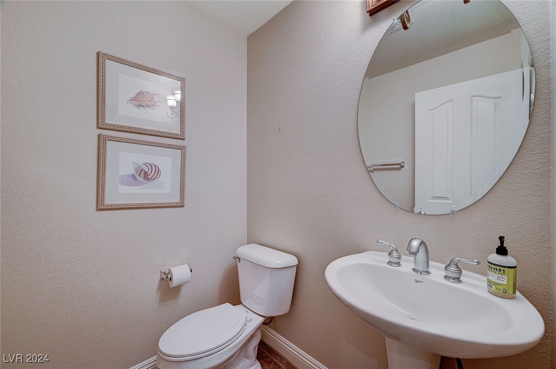 897 Las Palomas Drive