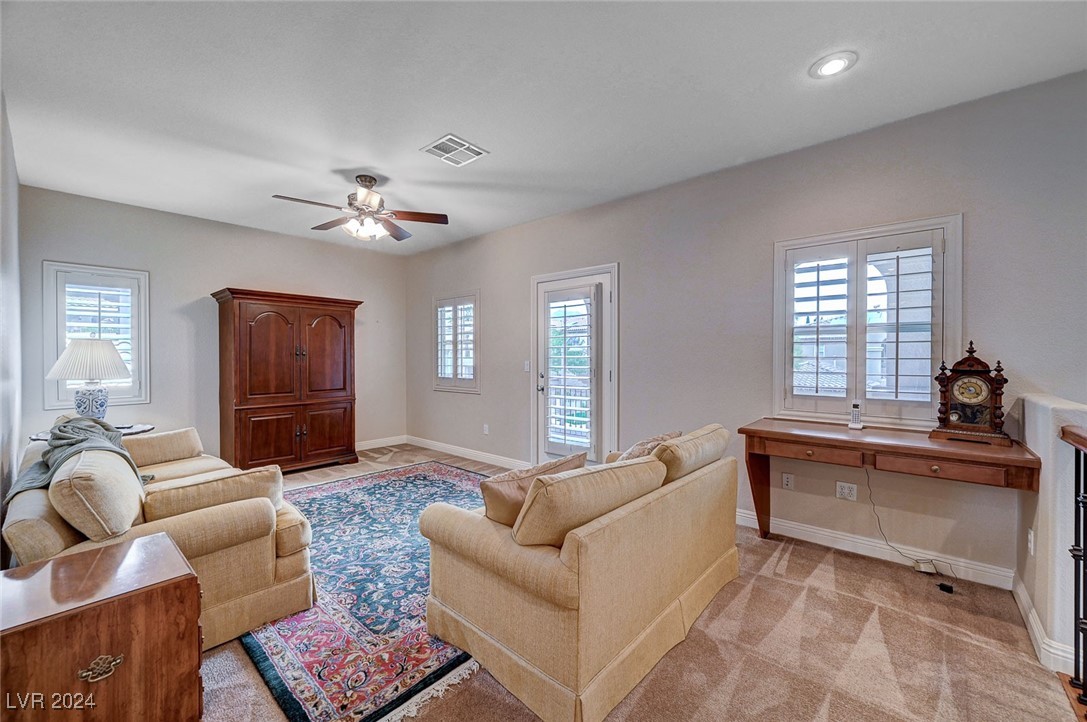 897 Las Palomas Drive