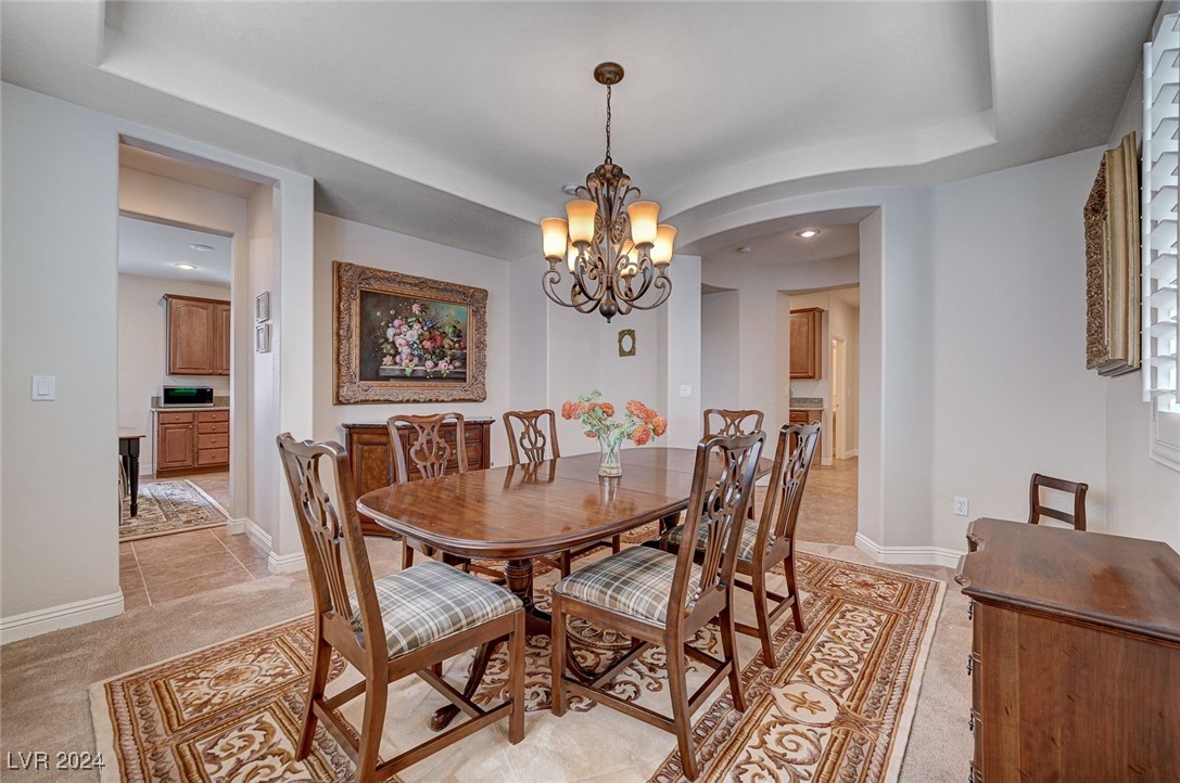 897 Las Palomas Drive