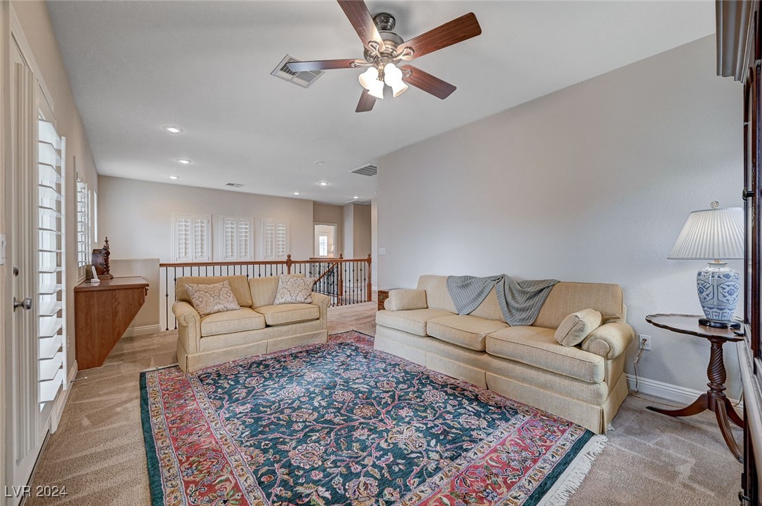 897 Las Palomas Drive