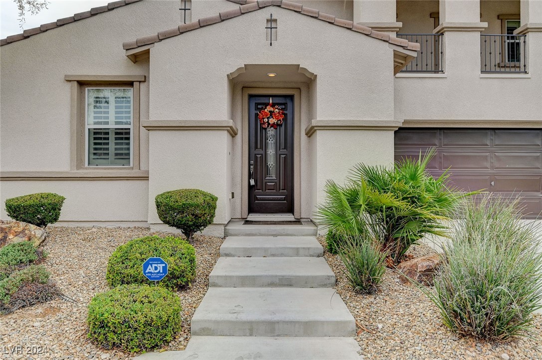 897 Las Palomas Drive